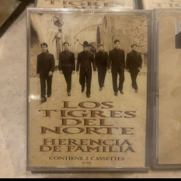 Los Tigres del Norte 2 cassettes - Picture 1 of 3